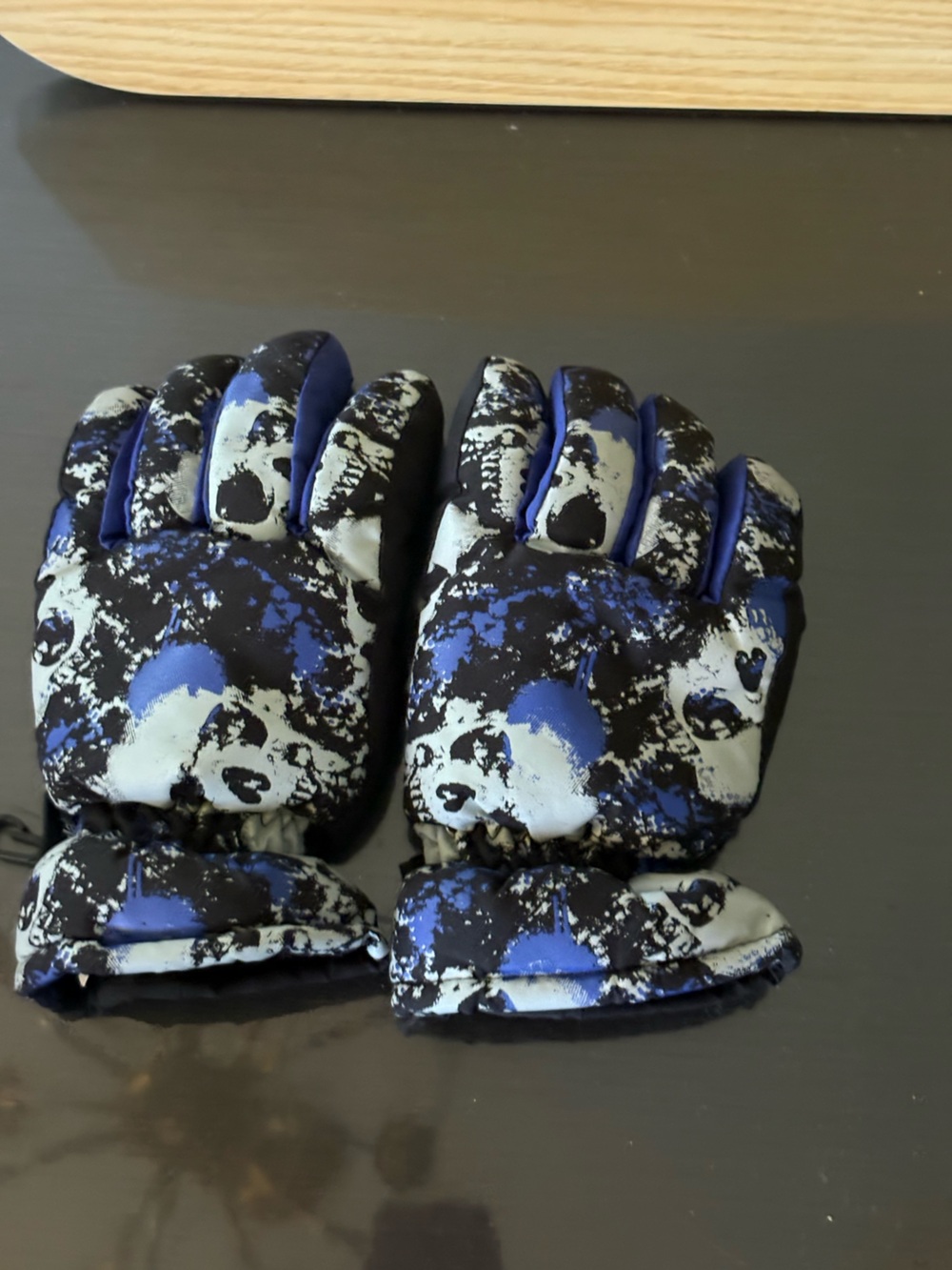 3M Thinsulate Black, Blue and White Kids Gloves Print